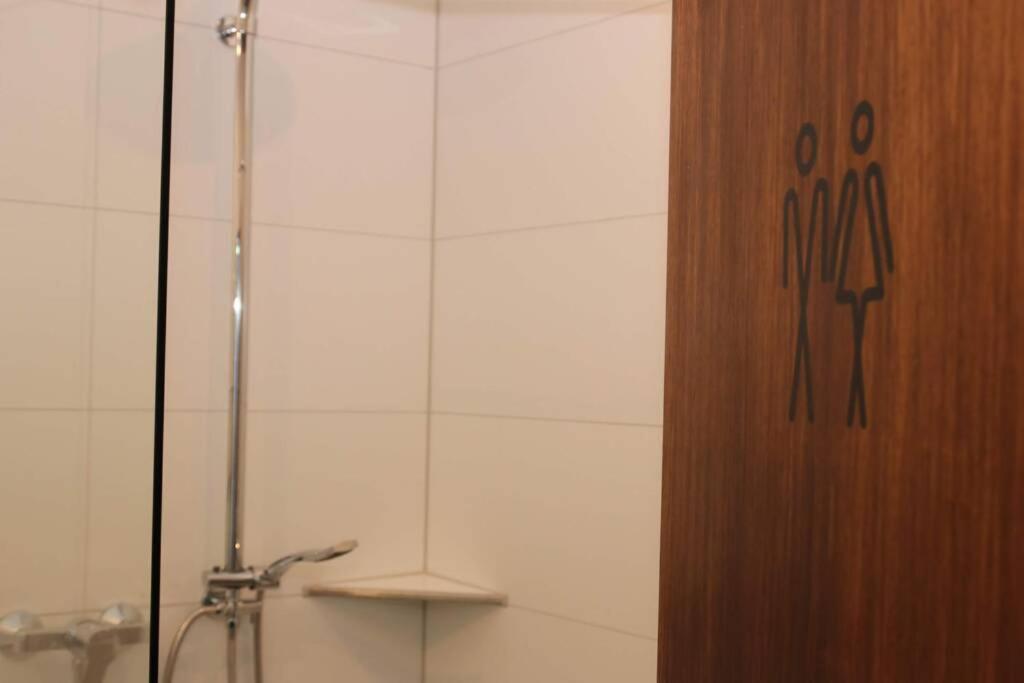 Moderne Ferienwohnung Mit Privatem Eingang - Rosa Kalletal エクステリア 写真